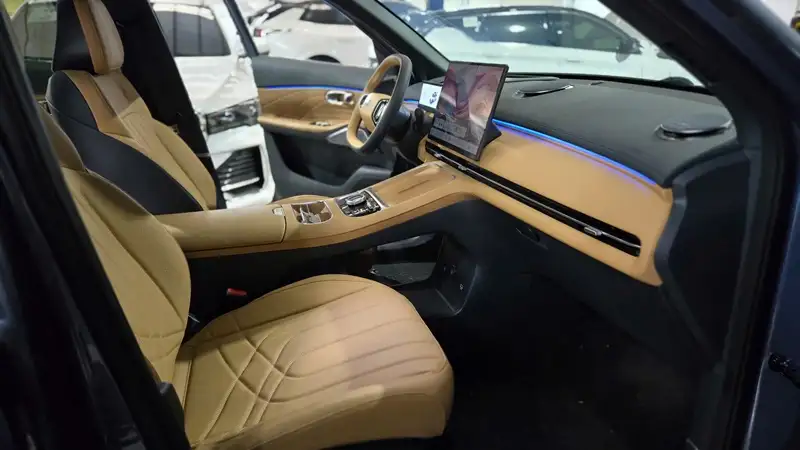 Nội thất Geely EX5 EM-i rộng rãi và tiện nghi